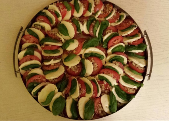 Caprese (Tomaten mit Mozzarella-Käse)